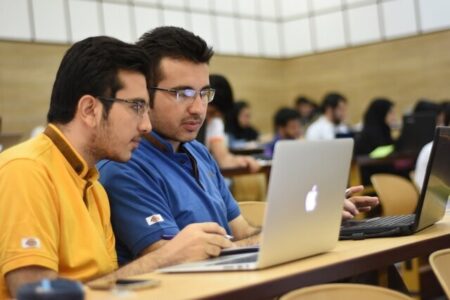 آغاز رقابت‌ ۶۰ شرکت‌کننده از ۲۵ کشور جهان در مسابقه برنامه نویسی رایان