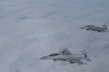 اعتراف آمریکا به قدرت پدافند هوایی یمن؛ اف-۱۶ موشک‌باران شد