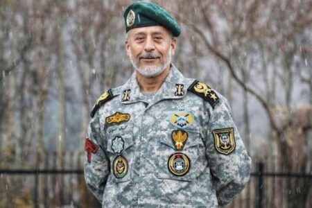 امیر سیاری: نیروی دریایی، چکاد اقتدار دفاعی وعمق راهبردی ایران است