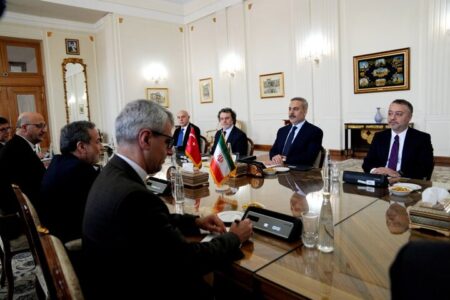 تاکید وزرای خارجه ایران و ترکیه بر عزم دو کشور برای توسعه مناسبات