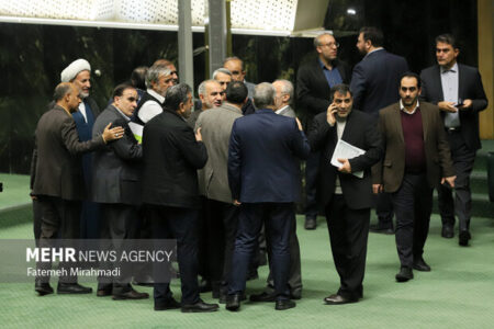 تذکر جمعی از نمایندگان به عراقچی؛ با غربی‌ها از موضع قدرت برخورد کنیم