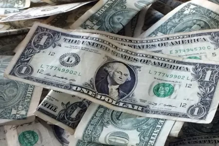 قیمت دلار امروز بازار را به اوج برد (۲۴ آبان ۱۴۰۴)