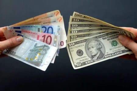 قیمت دلار امروز بازار را تکان داد (۲۷ آبان ۱۴۰۴)