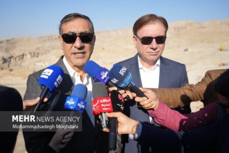 معاون رئیس‌جمهور: با وجود همه فشارها ایران را می‌سازیم