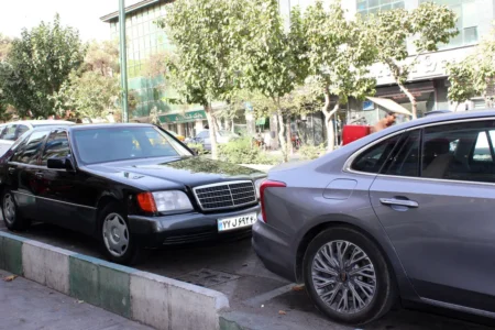 اثر افزایش قیمت دلار در بازار خودرو / بازار خودرو در رکود کامل