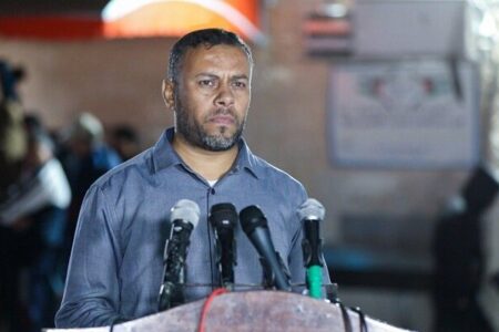 الثوابته: کامیون های حامل کمک در گذرگاه ها سرگردان هستند