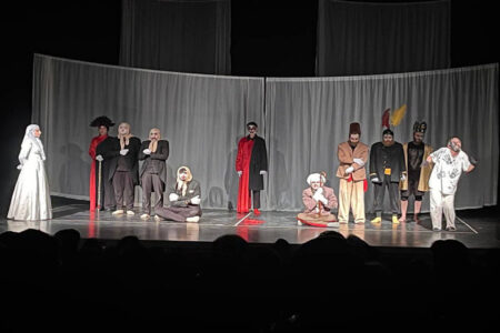 بحران جانشینی با لباس عروسک‌ها؛ از المان‌های قاجار استفاده کردم