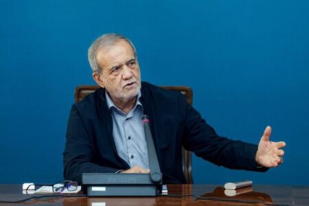 تأکید پزشکیان بر توسعه حمل و نقل ریلی حومه‌ای تهران