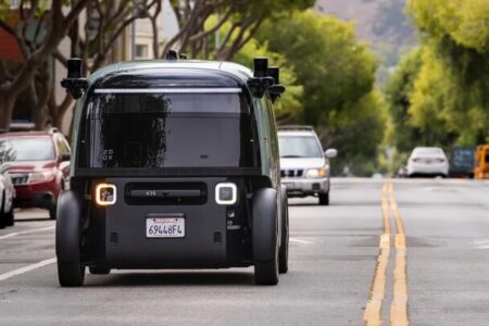 تاکسی روباتیک در تقاطع‌ها دردسرساز شد