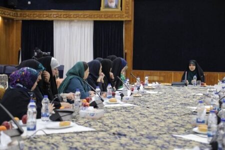 دیدار صمیمانه معاون رئیس‌جمهور با زنان خبرنگار در هفته زن