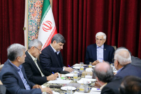 عارف: جایگاه اولی علمی در منطقه دست‌یافتنی است