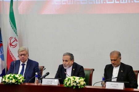 عراقچی: آمریکا جهان را به سمت بی قانونی و قانون جنگل پیش می‌برد