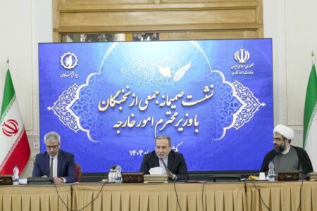 عراقچی: استفاده هدفمند از هوش مصنوعی جایگاه  ایران را ارتقا می‌دهد