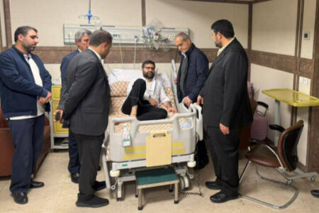 عیادت پزشکیان از سقاب اصفهانی