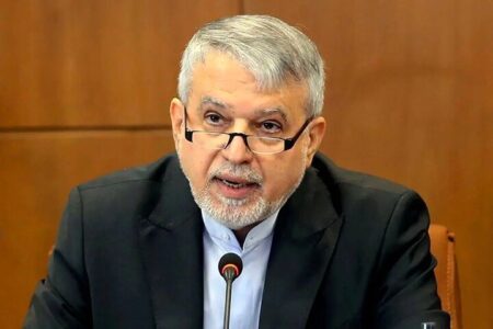 نقالی و خوش آمدگویی نوجوان اراکی به وزیر میراث فرهنگی و گردشگری
