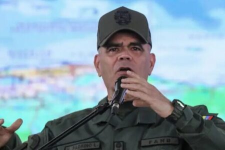 وزیر دفاع ونزوئلا: در حال جنگ با دروغ،افترا و تهدید نظامی آمریکا هستیم