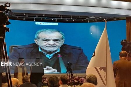 پزشکیان پروژه انتقال آب دریا به فولاد مبارکه را افتتاح کرد
