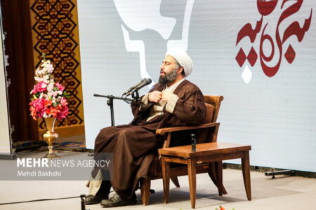 کاشانی: همه عظمت‌ها و برکات شیعیان از تربیت حضرت زهرا(س) منشأ می‌گیرد