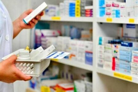 انجمن داروسازان ایران: بیمه‌ها مطالبات داروخانه‌ها را پرداخت نمی‌کنند