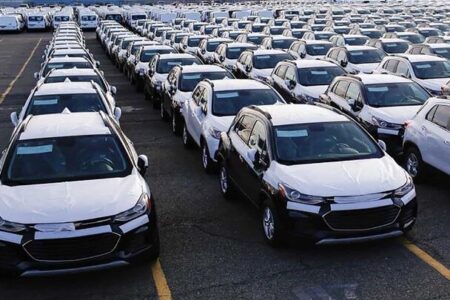 اولین محموله واردات خودرو شامل ۶ هزار دستگاه وارد بندر آپرین می‌شود