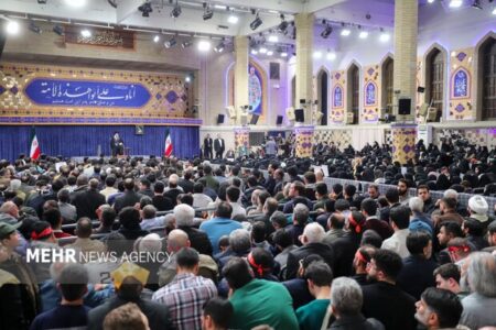 دیدار خانواده شهدای اقتدار با رهبر انقلاب در روز میلاد امیرالمومنین(ع)