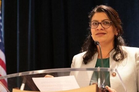 نماینده کنگره آمریکا:جنگ ترامپ با هدف سرقت منابع همسایگان انجام می‌شود