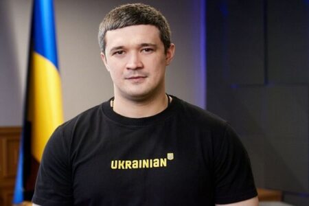 پیشنهاد زلنسکی برای انتصاب معاون اول نخست وزیر به عنوان وزیر دفاع