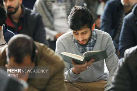 آغاز مناجات خوانی با مدح «حیدر کرّار» در حرم امام رضا(ع)