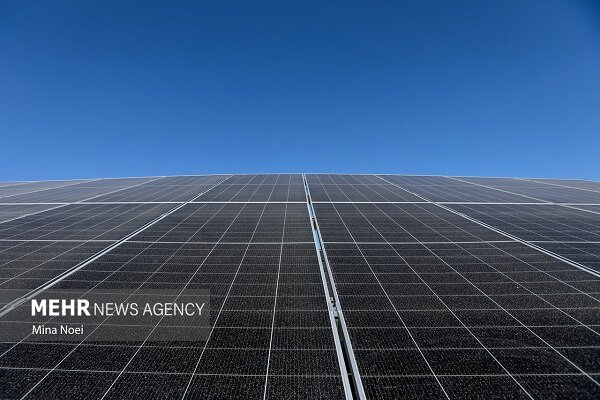 از سقف مدارس تا شهرک‌های صنعتی؛ خورشید چگونه به کمک برق تهران می‌آید؟