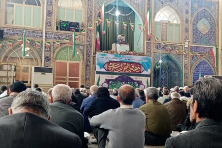 امام جمعه موقت کازرون: بصیرت مردم حماسه ۲۲ بهمن را خلق کرد