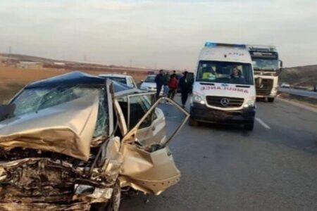 ایران‌نژاد: واژگونی سواری پژو در خنداب چهار مصدوم بر جای گذاشت