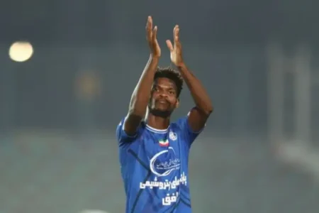 بازیکن جنجالی استقلال آماده بازگشت به میدان شد