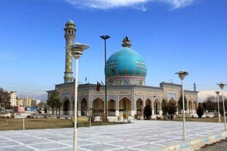 بقاع متبرکه باید در خدمت رسانی اجتماعی حضور موثر داشته باشند