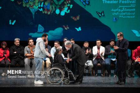 «تئاتر فجر ۴۴» به ایستگاه پایانی رسید؛ برگزیدگان جشنواره معرفی شدند