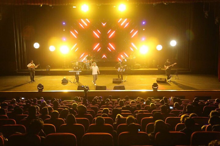 تازه واردهای موسیقی پاپ کنسرت برگزار کردند؛ چه خبر از بخش سرود؟