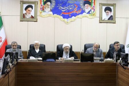 تاکید آملی لاریجانی بر اهتمام دولت در تامین اقلام معیشتی مردم