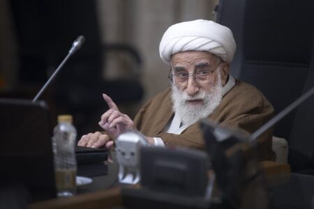 تجلیل آیت‌الله جنتی از موضع‌گیری شجاعانه مقام معظم رهبری