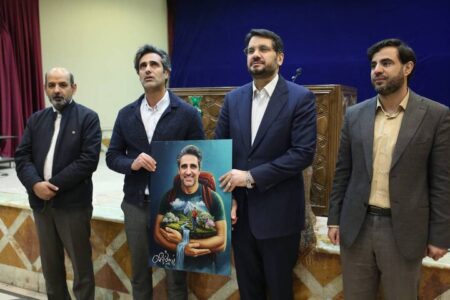 تجلیل از جواد قارایی در نشست جوانان و نخبگان فعال حوزه پیشرفت کشور