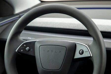 تسلا در چین هوش مصنوعی آموزش می دهد