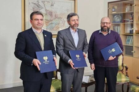 تفاهمنامه بین مرکز مطالعات وزارتخارجه و مرکز همکاری‌های تحول و پیشرفت