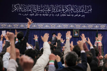 تفسیر آیه‌ای که امروز در کتیبه حسینیه امام خمینی نقش بسته بود