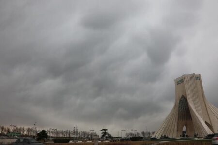 تهرانی‌ها بخوانند / باد و گرد و خاک در راه است!