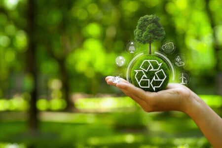 حاکمان و نخبگان مخاطب اول در لزوم صرفه‌جویی در مصرف منابع عمومی هستند