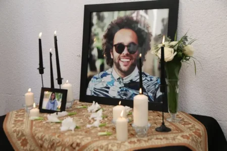 حضور بازیگران مشهور در مراسم یکی از جانباختگان دی ماه+ عکس