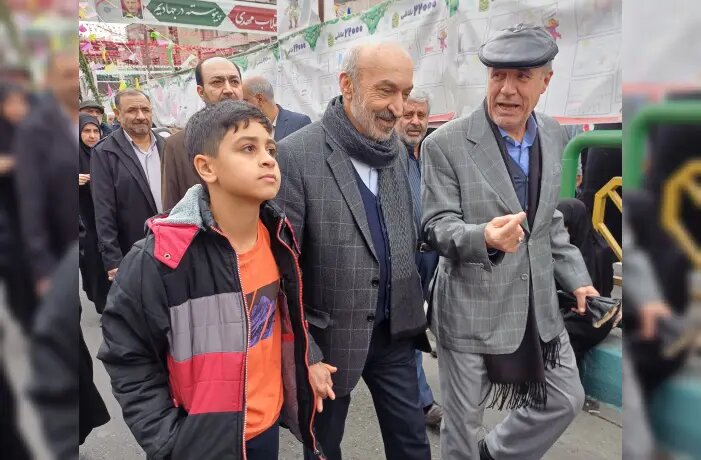 حضور رئیس دانشگاه تهران و اعضای هیئت رئیسه در راهپیمایی ۲۲ بهمن