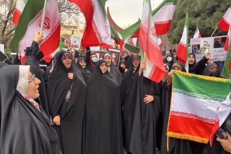 دانشگاهیان الزهرا (س) در حمایت از پرچم جمهوری اسلامی تجمع کردند