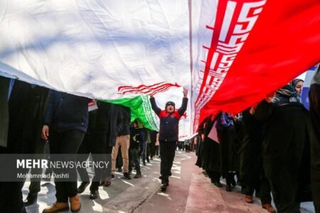 دعوت وزارت دفاع ازملت قهرمان ایران برای حضور پرشور در راهپیمایی ۲۲بهمن