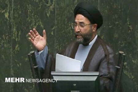 ذاکر: سپاه گره‌گشای مشکلات اقتصادی کشور است