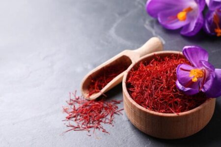 زعفران‌ تقلبی؛ معضل بزرگ بازار است | نقش صنف چاپخانه داران در توزیع گسترده طلای سرخ جعلی