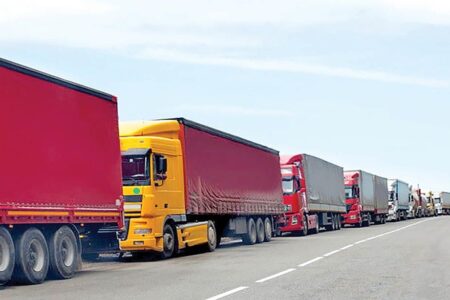 زمین‌گیر شدن کامیون‌های ایرانی در مرزهای آسیای میانه / ماجرا چیست؟